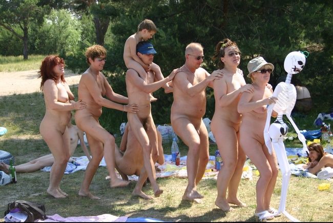 Naturists photo - Kiev in natural freedom